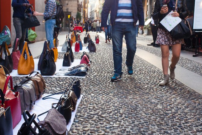 counterfait bags selling on the streets