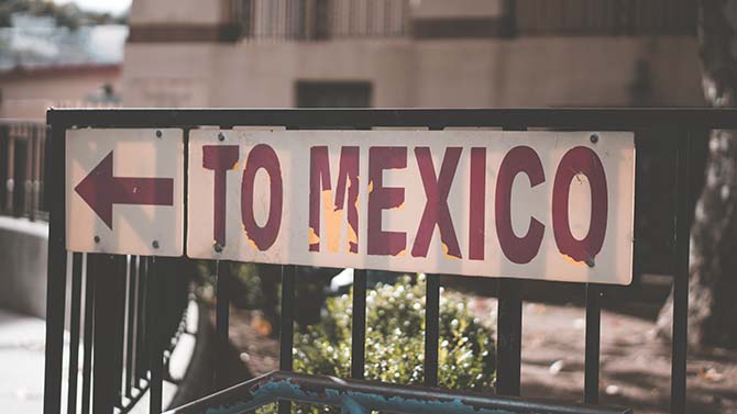 cross border trucking image of sign indicating to mexico